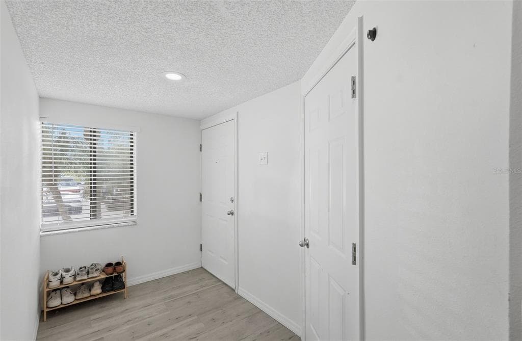 325 ISLAND WAY 101 photo 3