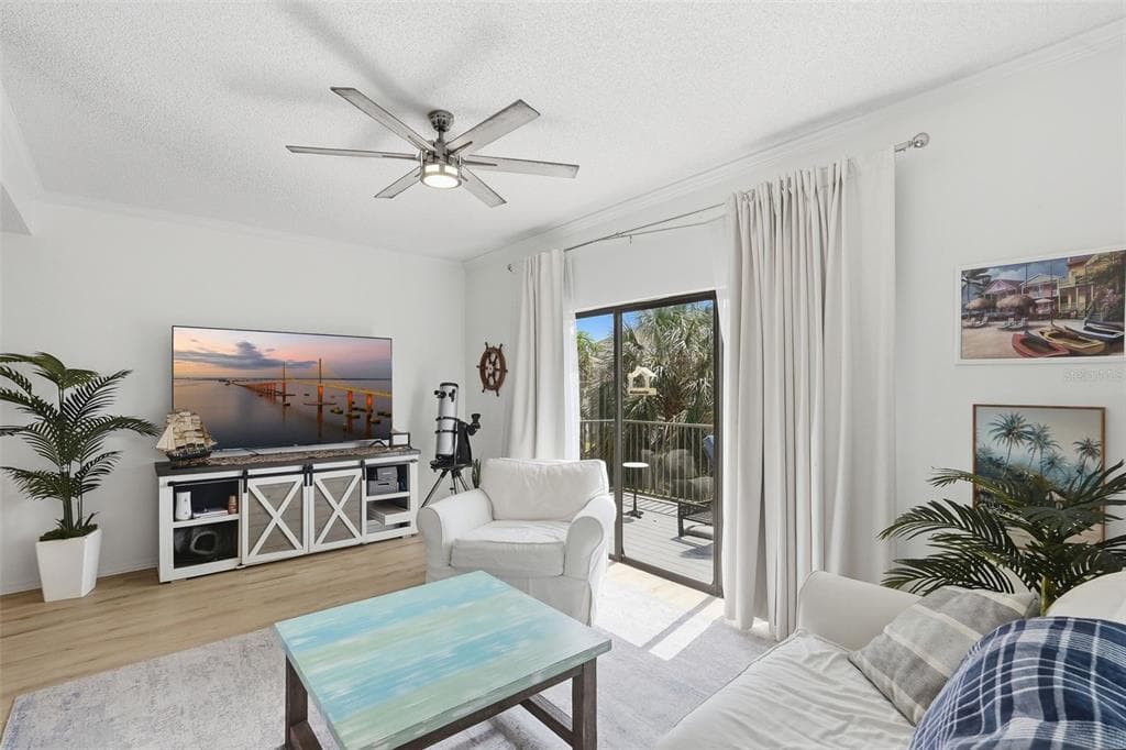325 ISLAND WAY 101 photo 5