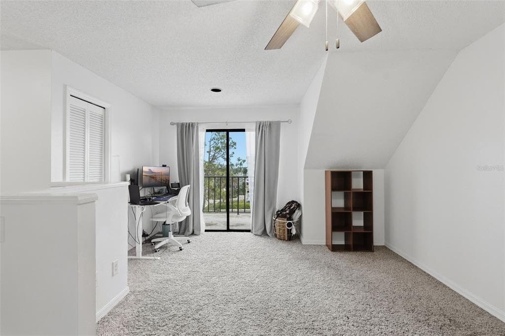 325 ISLAND WAY 101 photo 20