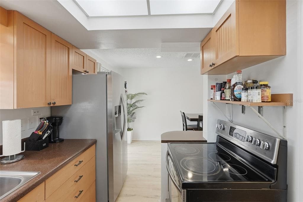 325 ISLAND WAY 101 photo 9