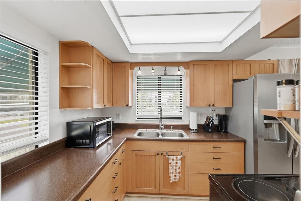 325 ISLAND WAY 101 photo 10