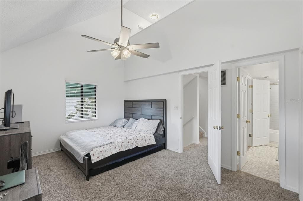 325 ISLAND WAY 101 photo 14