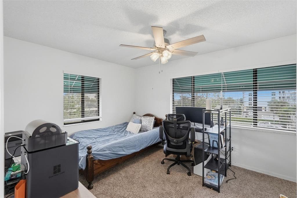 325 ISLAND WAY 101 photo 18