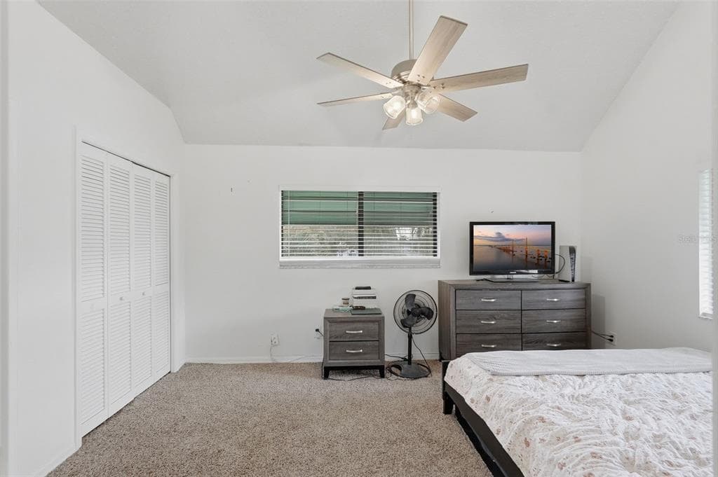 325 ISLAND WAY 101 photo 15