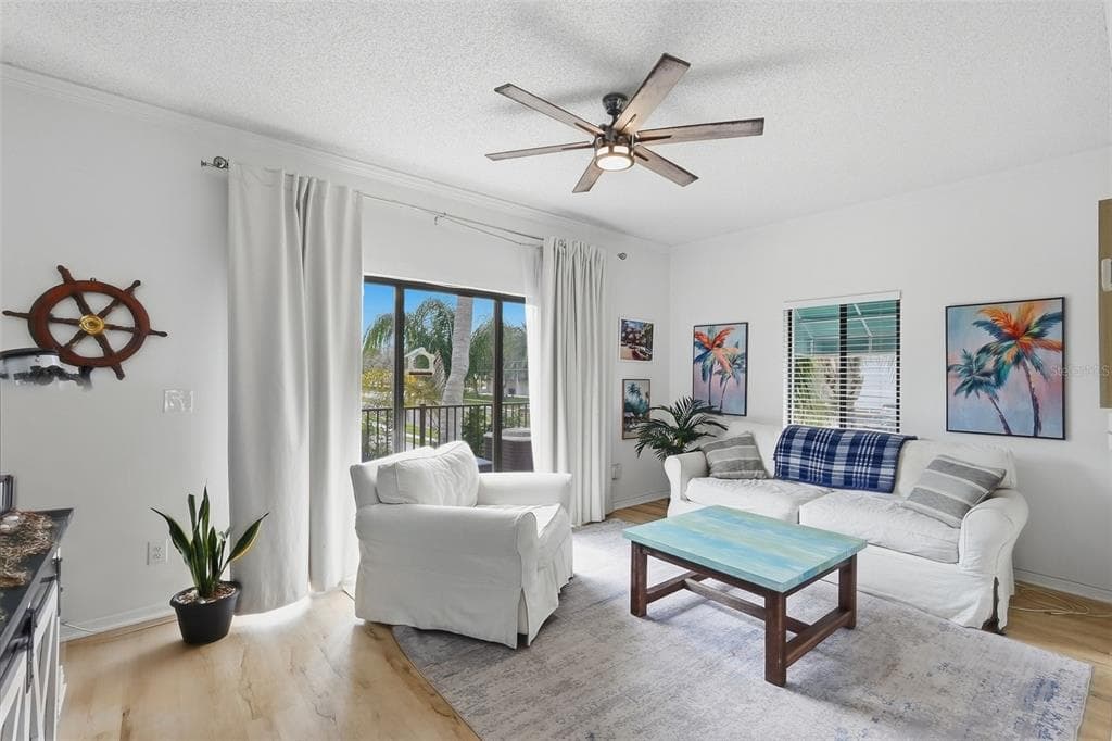 325 ISLAND WAY 101 photo 4