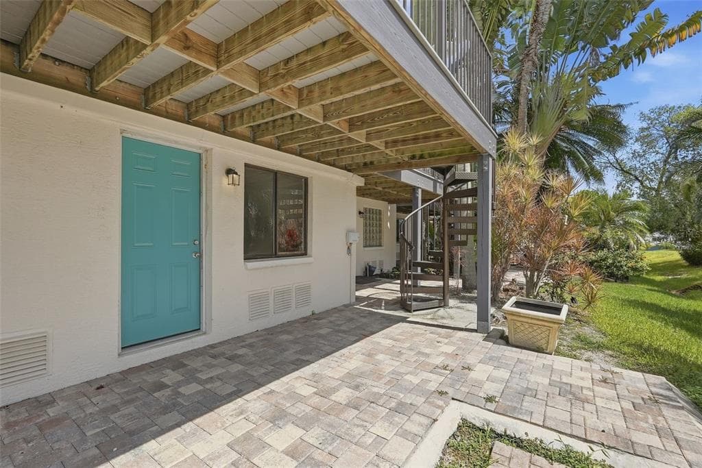 325 ISLAND WAY 101 photo 25