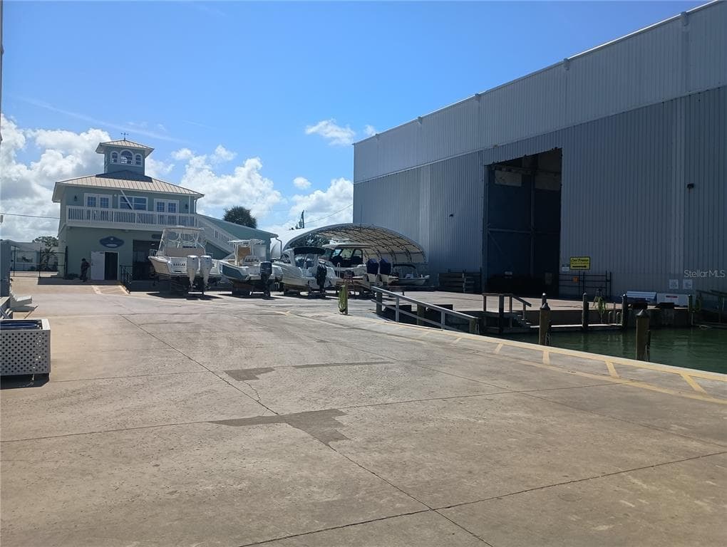 100 CIRCUIT ROAD S-7 photo 13