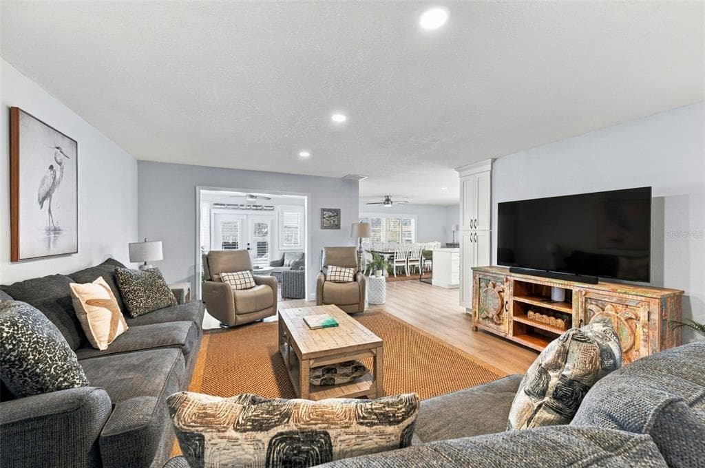 6027 BEVERLY DRIVE photo 6
