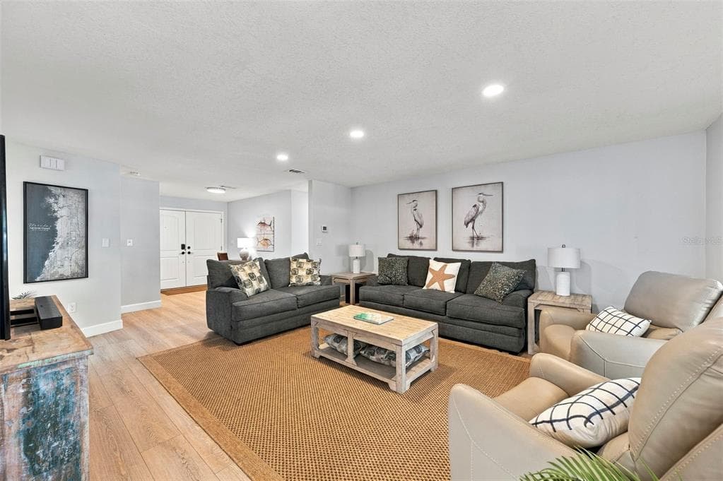 6027 BEVERLY DRIVE photo 8