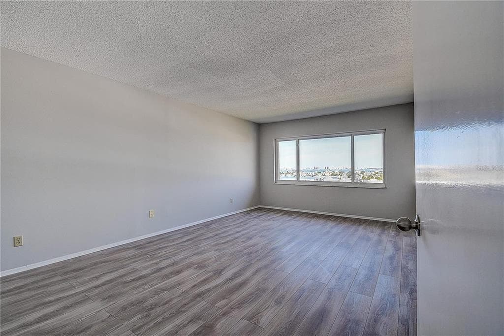 100 BLUFF VIEW DRIVE 514A photo 23