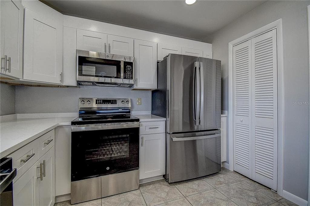100 BLUFF VIEW DRIVE 514A photo 12