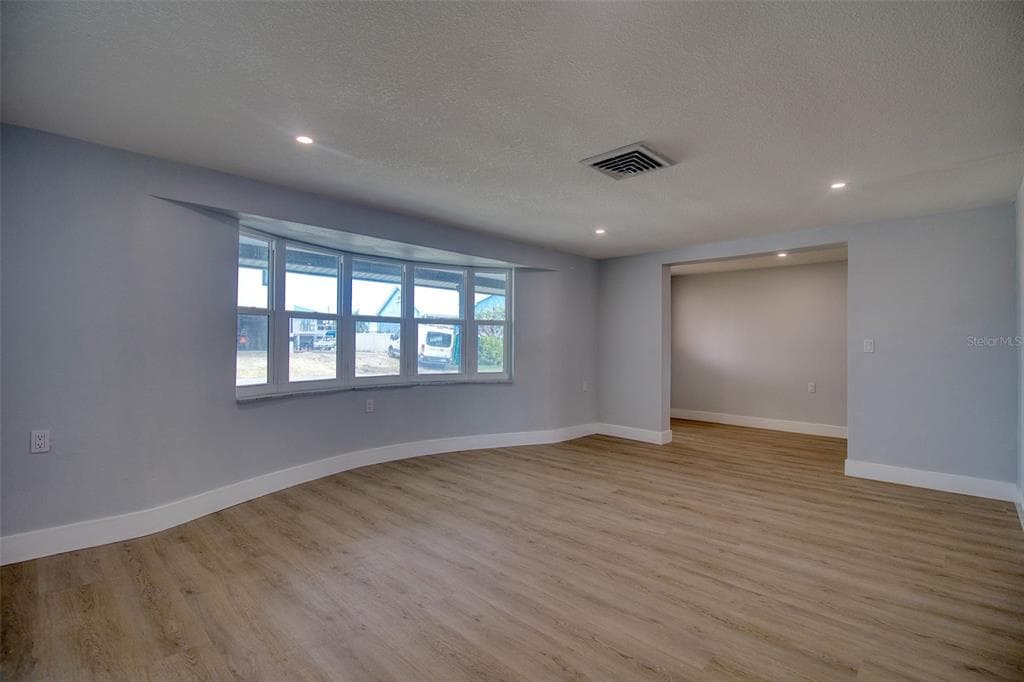 13812 MATTIX AVENUE photo 9
