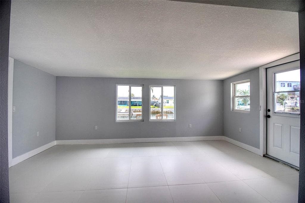13812 MATTIX AVENUE photo 24