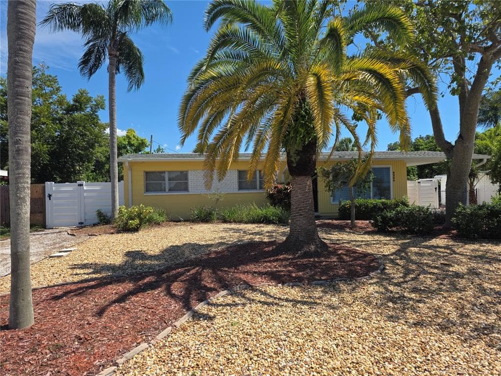 6235 COLUMBIA DRIVE photo 3