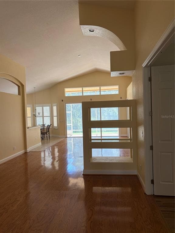 10 LAKESIDE WAY N photo 2