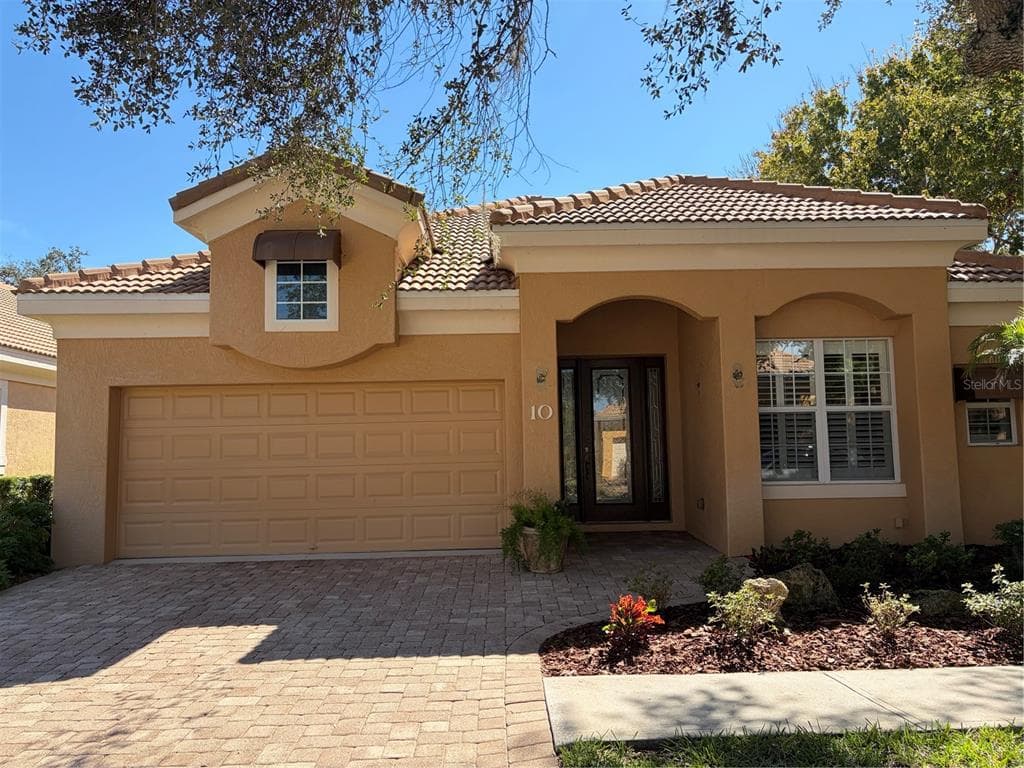 10 LAKESIDE WAY N photo 1