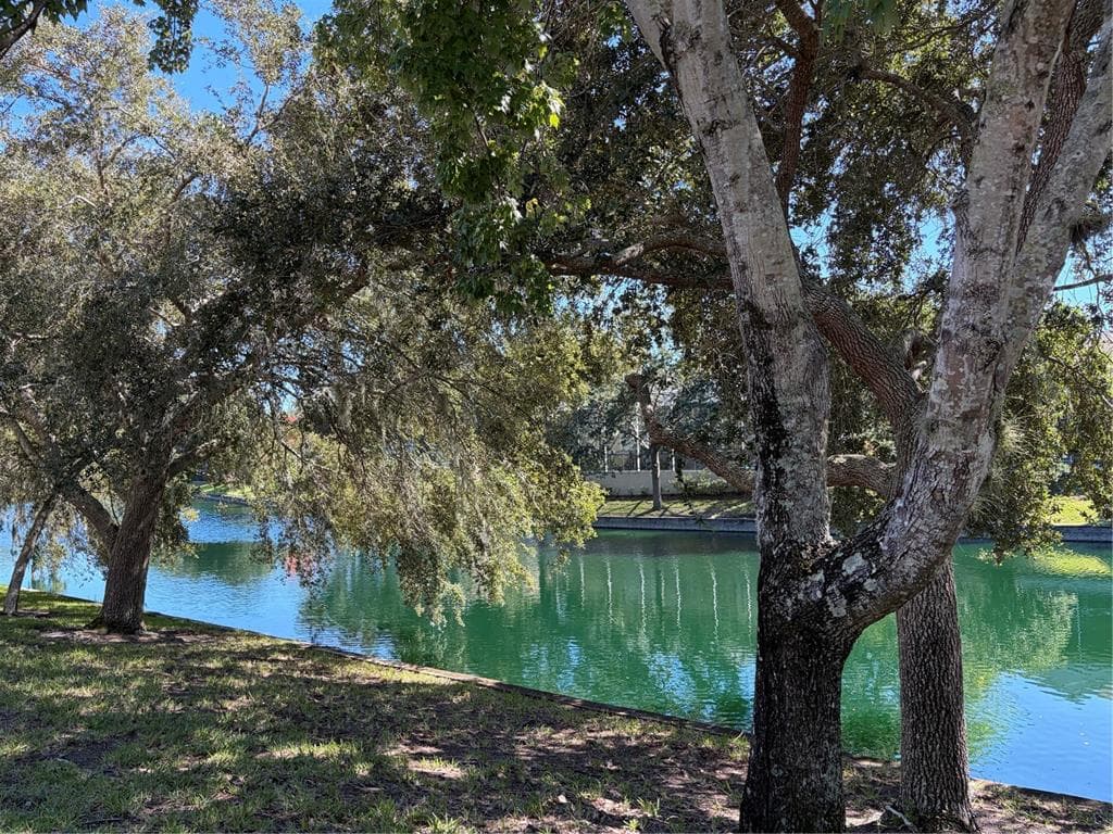 10 LAKESIDE WAY N photo 5