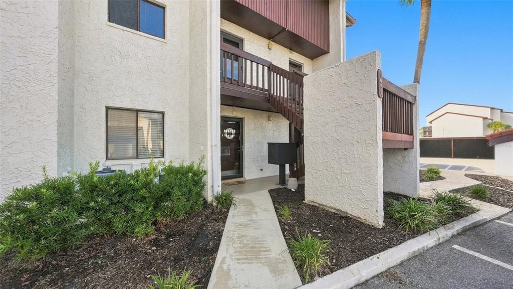 1622 STICKNEY POINT ROAD 22-102 photo 7