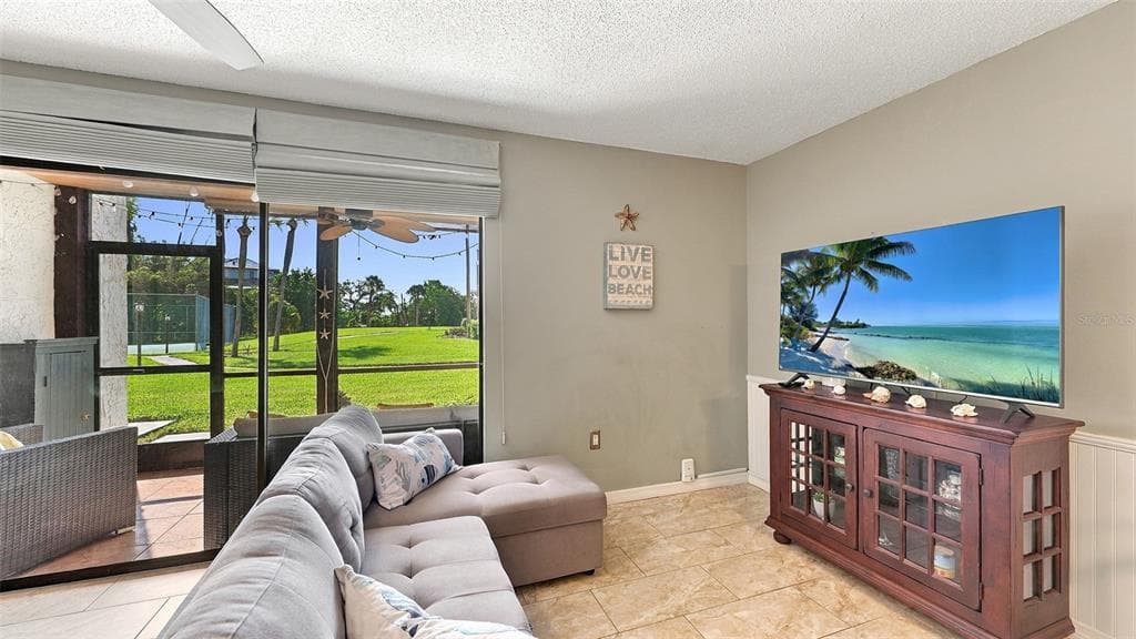 1622 STICKNEY POINT ROAD 22-102 photo 9