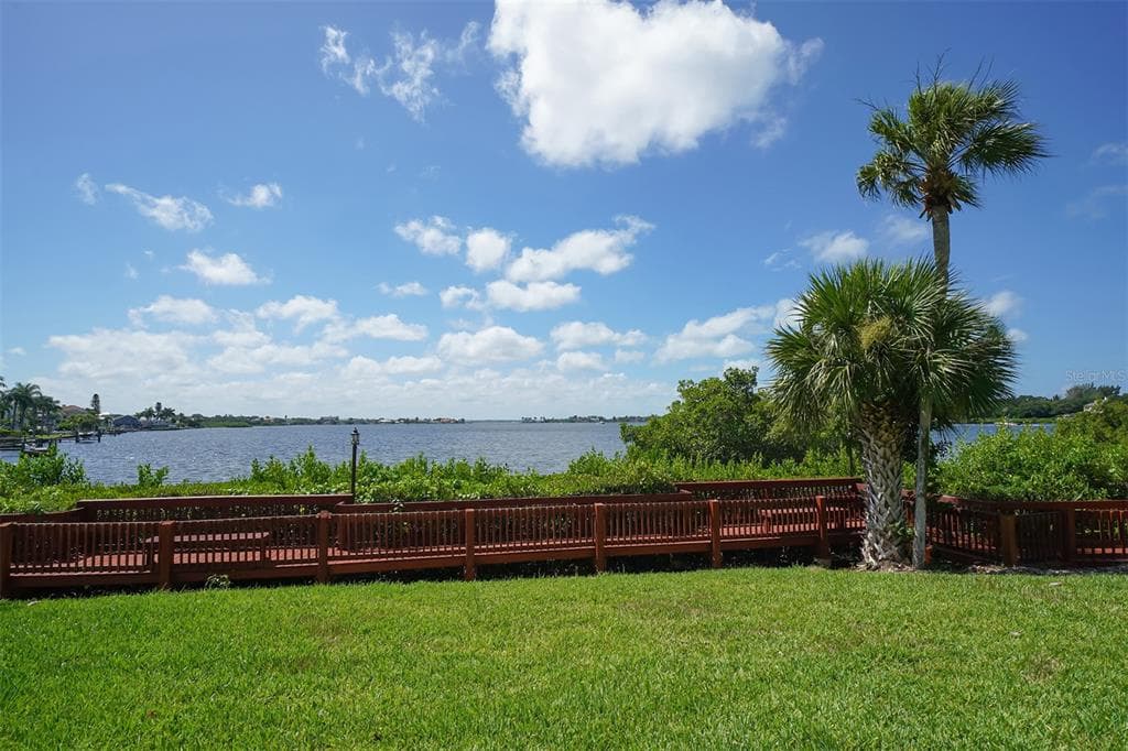 1622 STICKNEY POINT ROAD 22-102 photo 18