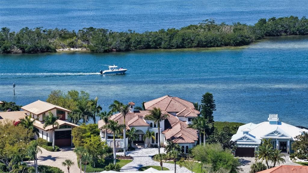 275 LOOKOUT POINT DRIVE 3