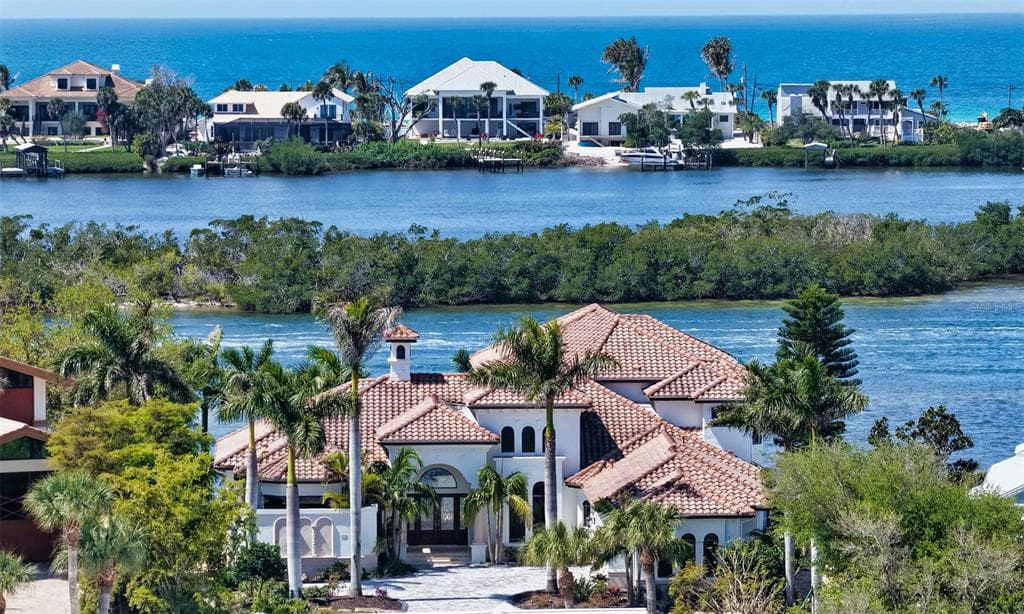 275 LOOKOUT POINT DRIVE 4