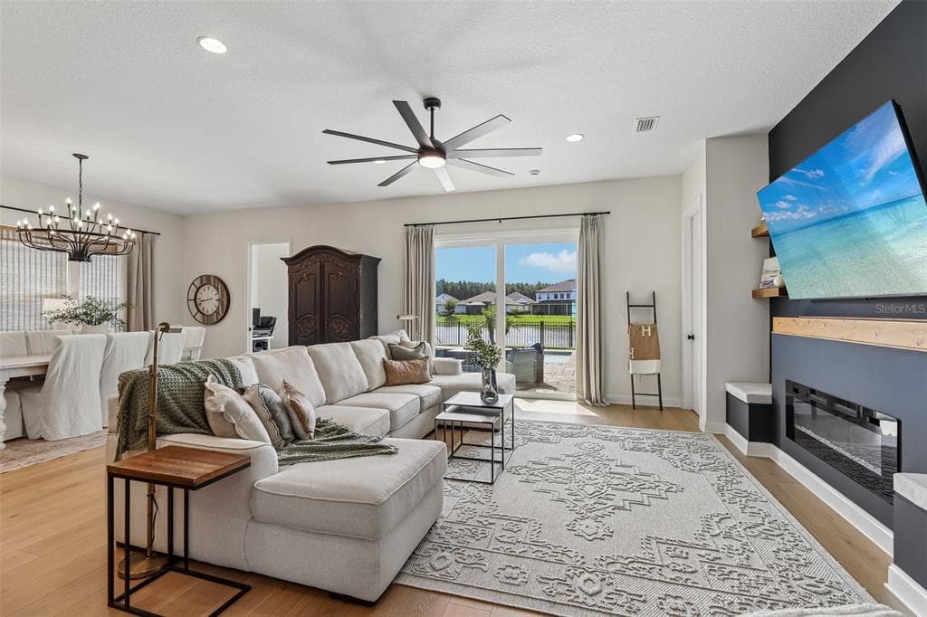 136 IRIS CREEK DRIVE photo 16