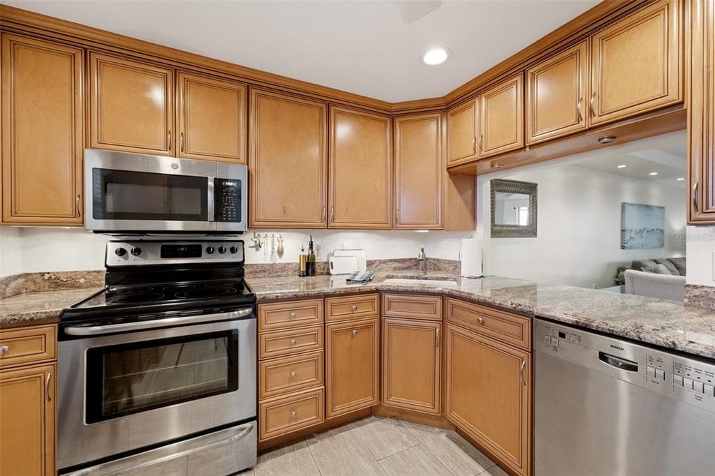 9397 MIDNIGHT PASS ROAD 506 photo 12