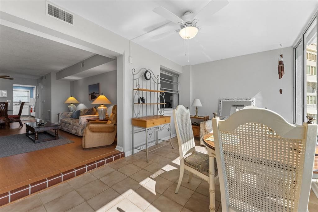 1868 SHORE DRIVE S 208 photo 24