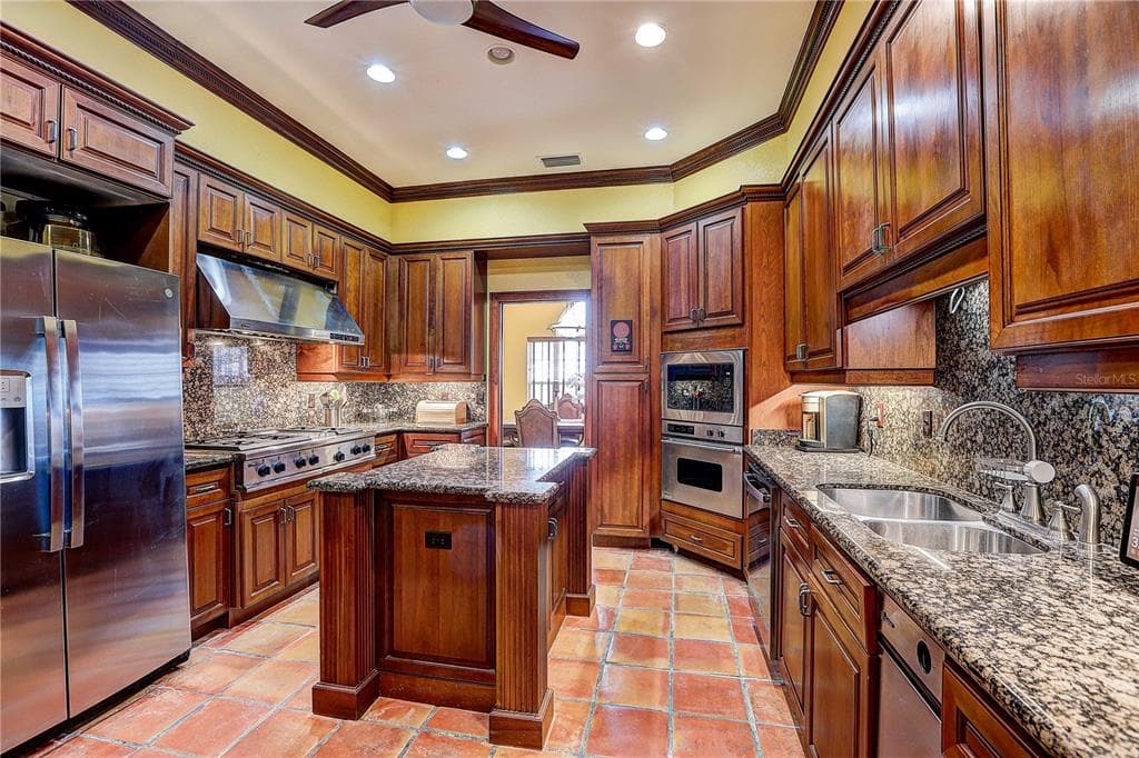 852 SYMPHONY ISLES BOULEVARD photo 7