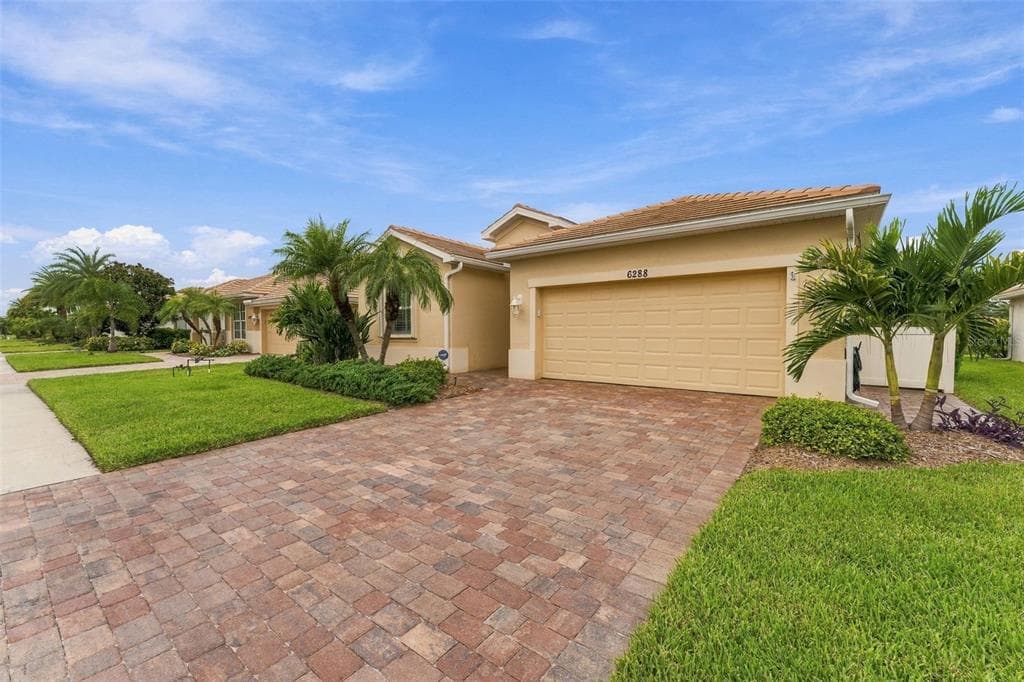 6288 GRAND CYPRESS BOULEVARD photo 3
