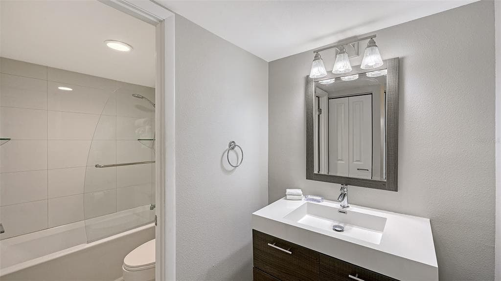 5855 MIDNIGHT PASS ROAD 221 photo 16