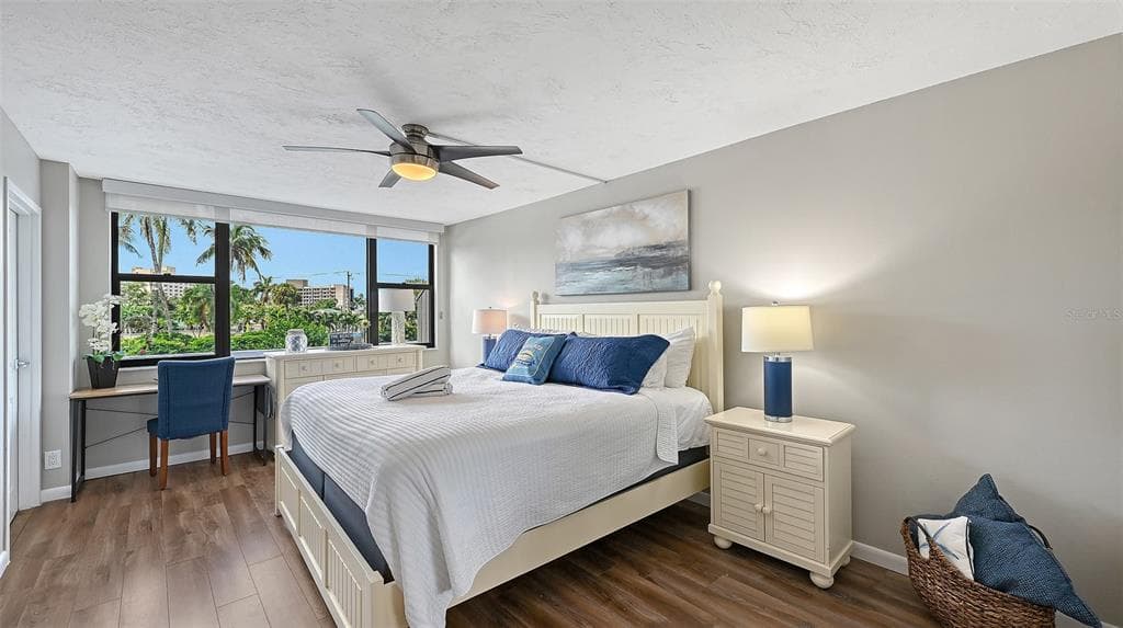 5855 MIDNIGHT PASS ROAD 221 photo 12