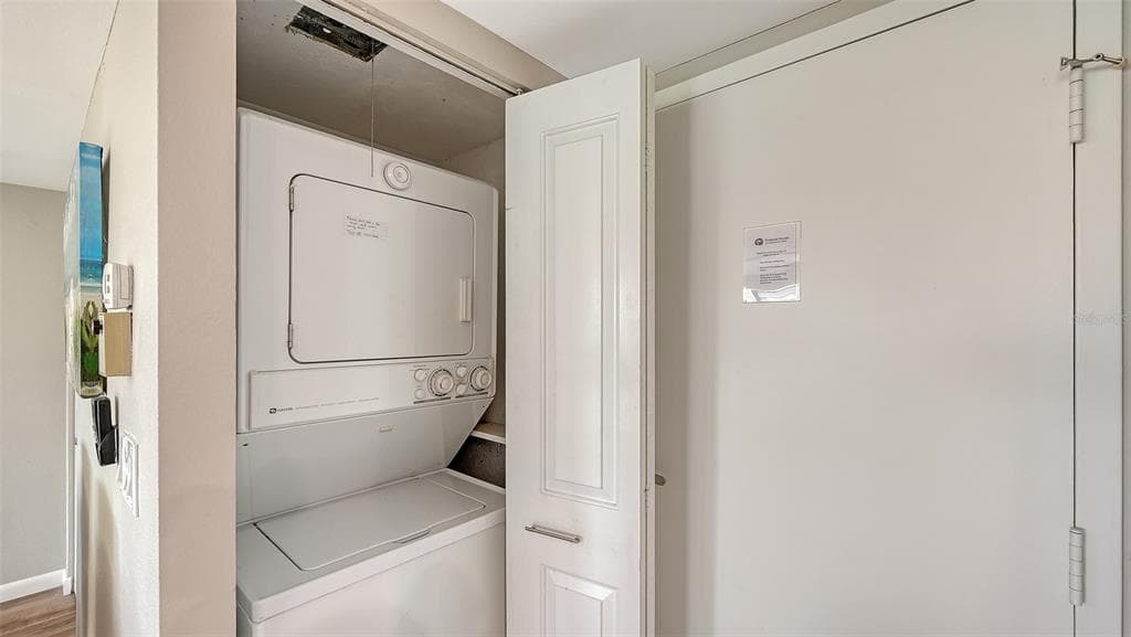5855 MIDNIGHT PASS ROAD 221 photo 22