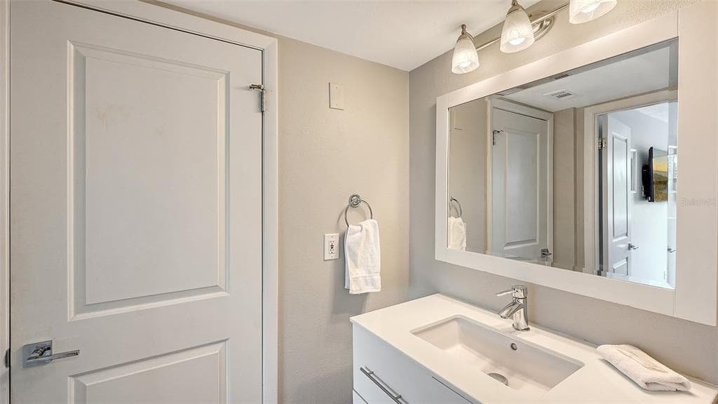 5855 MIDNIGHT PASS ROAD 221 photo 20