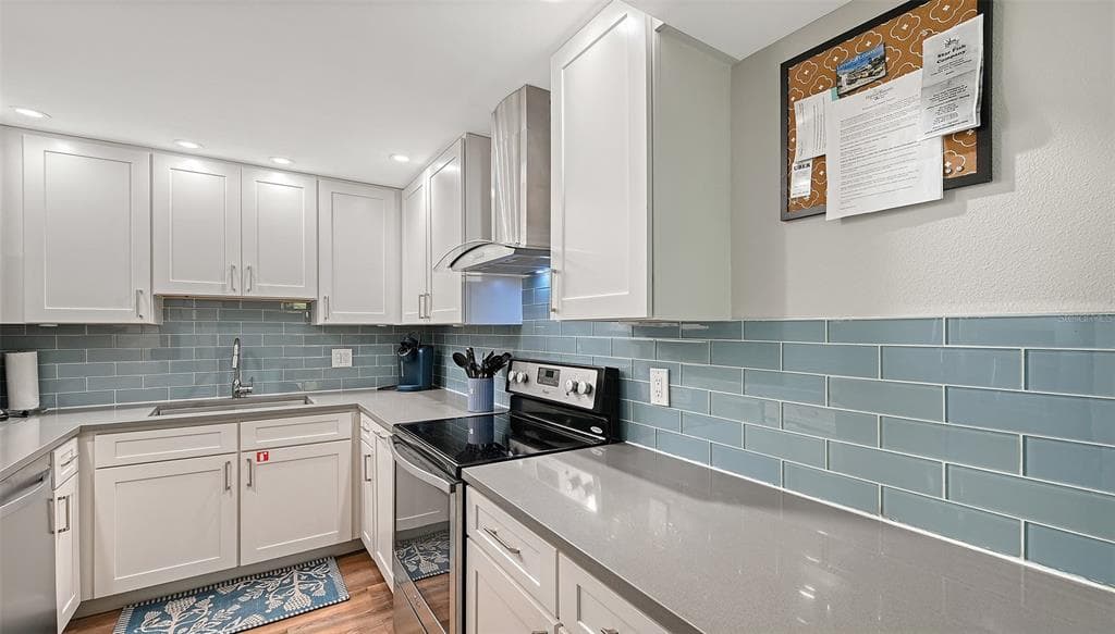 5855 MIDNIGHT PASS ROAD 221 photo 10