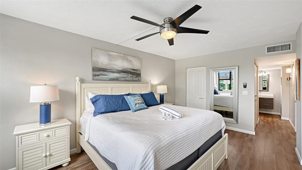 5855 MIDNIGHT PASS ROAD 221 photo 14
