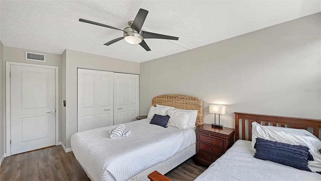 5855 MIDNIGHT PASS ROAD 221 photo 18
