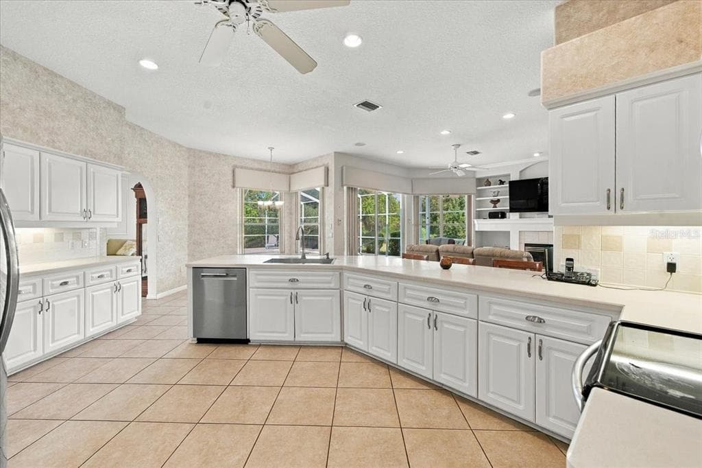 8405 MAYBELLE DRIVE photo 24