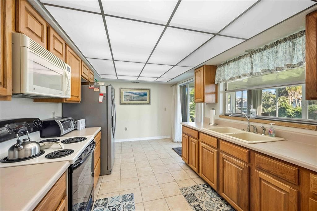 2655 LEAR ROAD photo 9