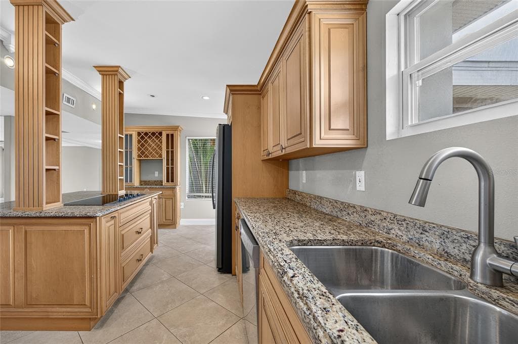 182 BEENEY ROAD SE photo 13