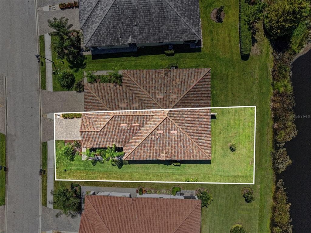 2606 AVOLET COURT photo 23