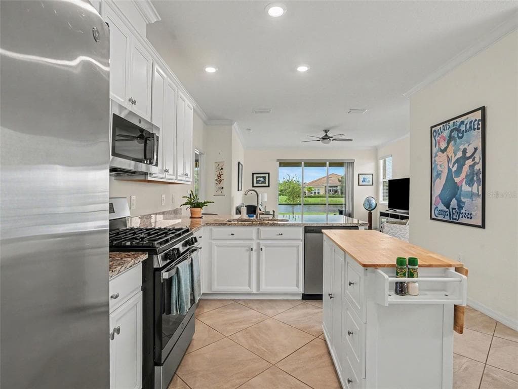 2606 AVOLET COURT photo 6