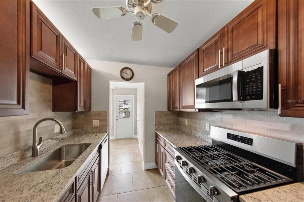 6025 SHORE BOULEVARD S 107 photo 12