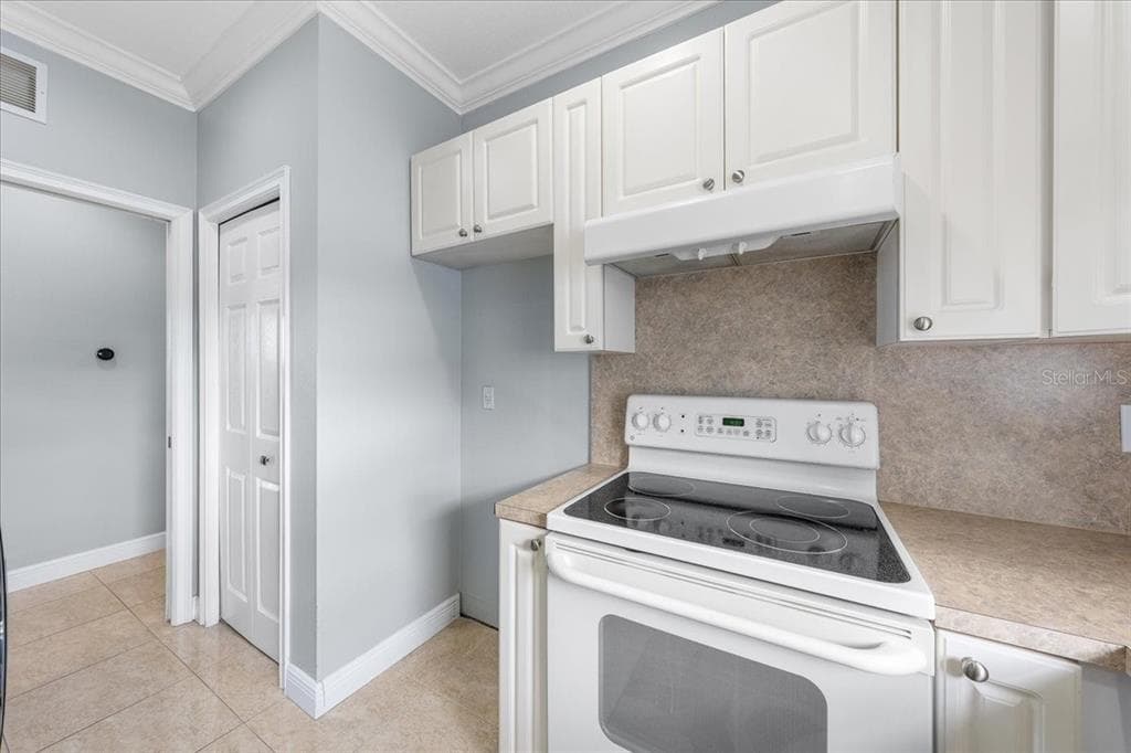 5501 CLIPPER COURT photo 24