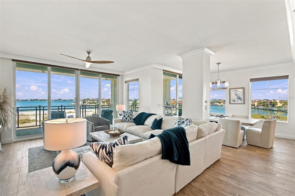 650 COLLANY ROAD 406 photo 22