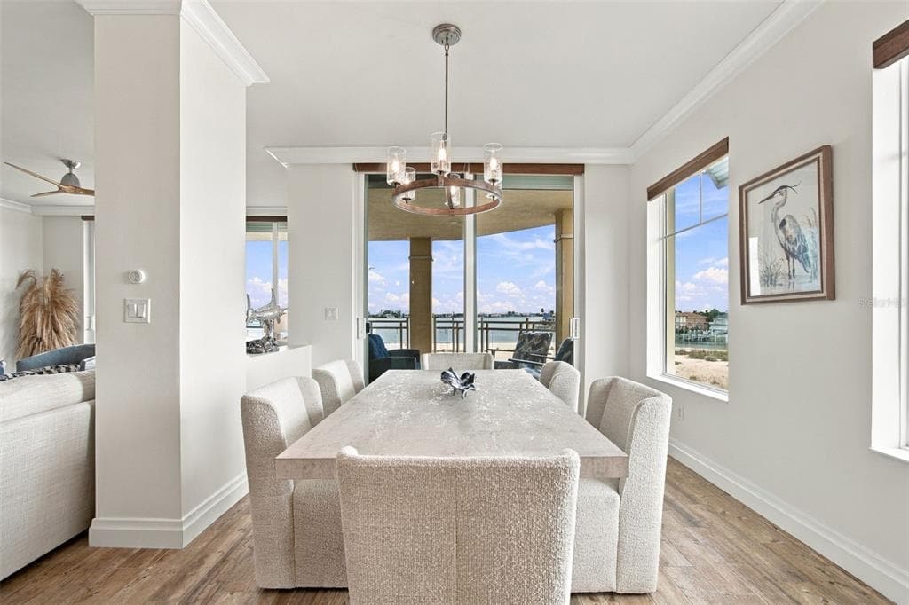 650 COLLANY ROAD 406 photo 18