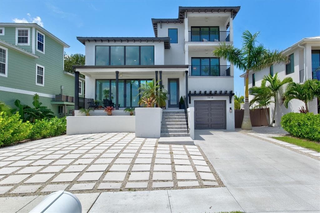 1914 RIVERSIDE DRIVE E 5