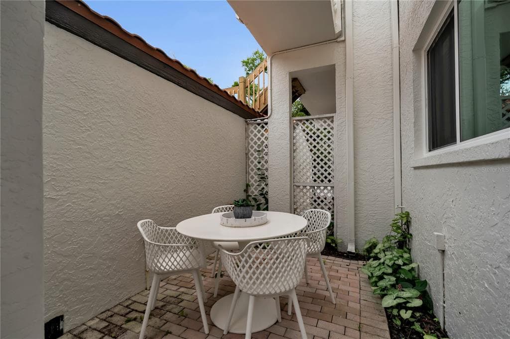 862 HUDSON AVENUE 862 photo 6