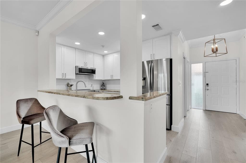 862 HUDSON AVENUE 862 photo 20